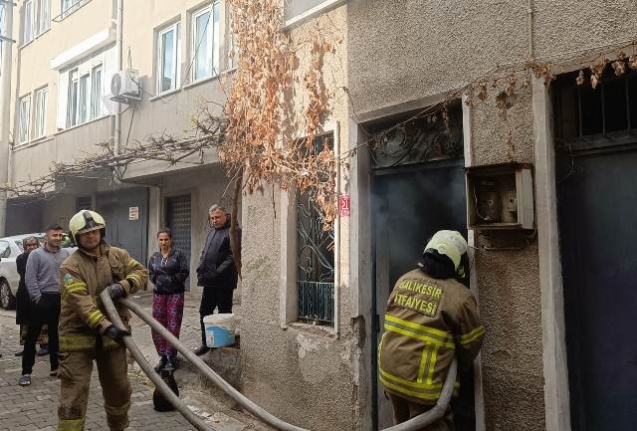 Burhaniye’de yangın mahallede paniğe neden oldu