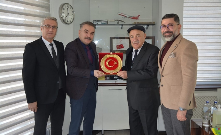 Kaymakam Odabaş'tan Edremitli hayırseverlere teşekkür plaketi