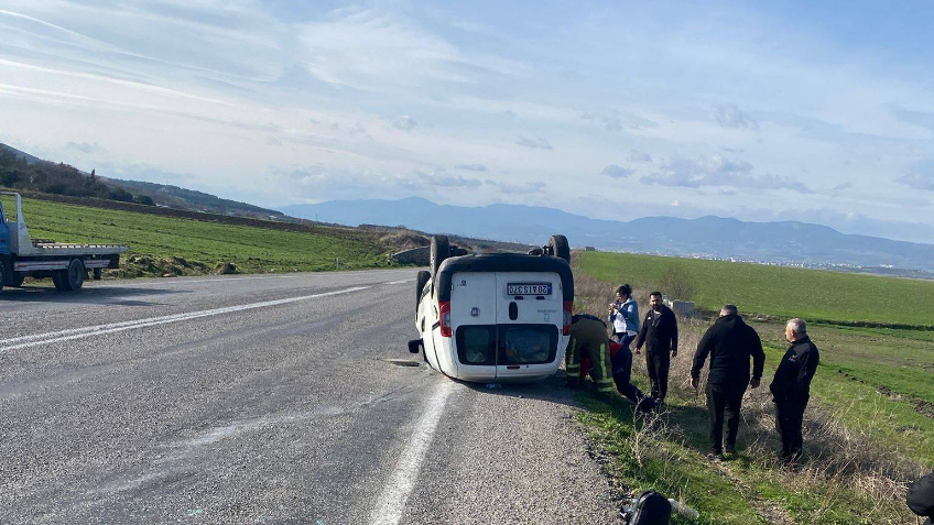 Gönen-Manyas karayolundaki kazada araç böyle ters döndü