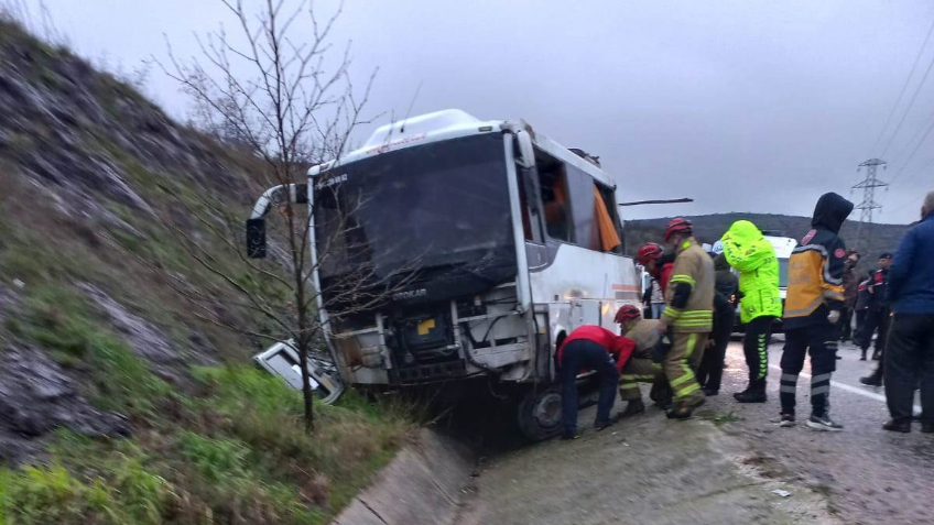 Balıkesir'de servis minibüsü kazası: 26 Yaralı