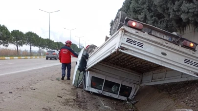 Balıkesir’de Kamyonet Kazası Korkuttu