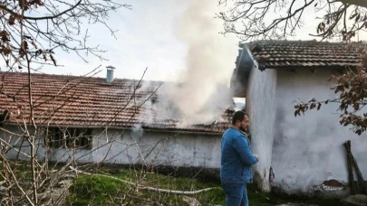 Dursunbey'de yangın faciası: 14 küçükbaş hayvan telef oldu