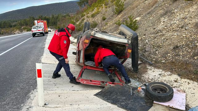 Dursunbey’de Otomobil Ters Döndü: 3 Yaralı