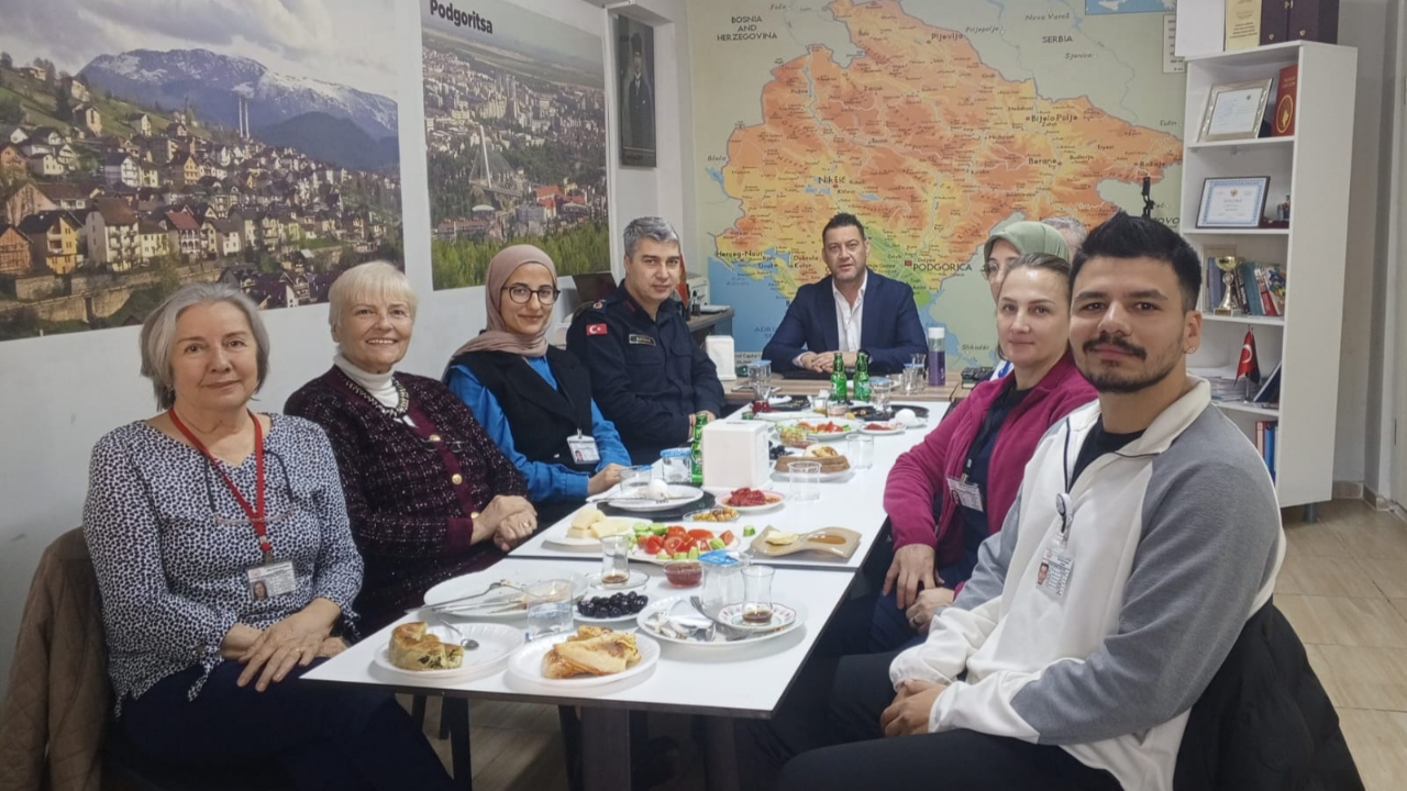 Karadağ Göçmenleri Derneği'nden huzurevi ziyareti