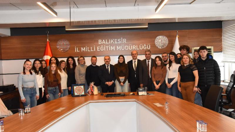 İtalya’dan Misafir Öğrenciler ve Öğretmenler İl Milli Eğitim Müdürü Demir’i Ziyaret Etti