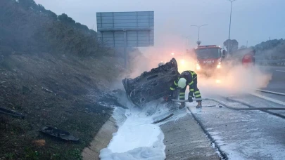 Balıkesir Savaştepe otobanda yangın: Yanan otomobilden canlarını zor kurtardılar