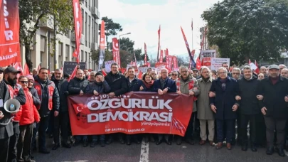 CHP Balıkesir İl Başkanlığı tarafından "Özgürlük ve Demokrasi" yürüyüşü düzenlendi.