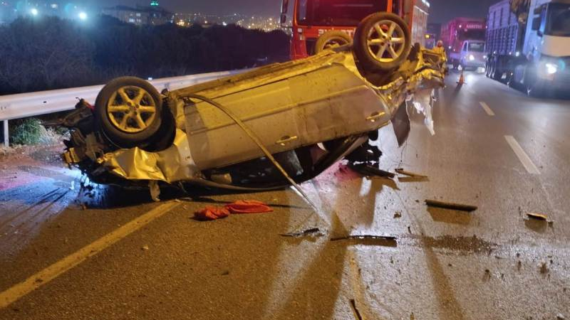 Bandırma Balcı Çamlığı’ndaki kazada otomobil ters döndü