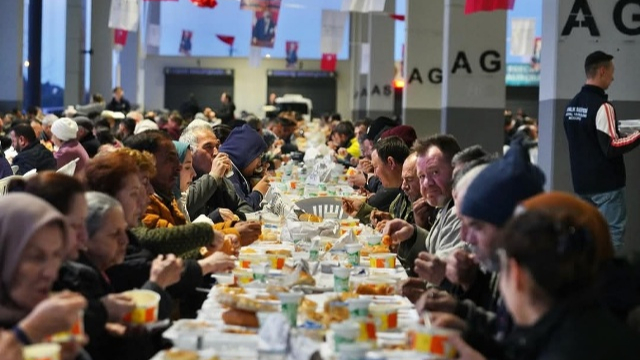 Ayvalık'ta ilk iftar yapıldı