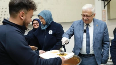 Ramazan'ın Bereketi Burhaniye'de Paylaşılıyor