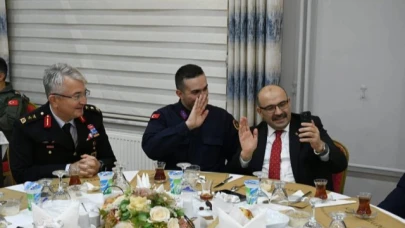 İl Jandarma Komutanlığı’nda iftarda duygu dolu anlar yaşandı