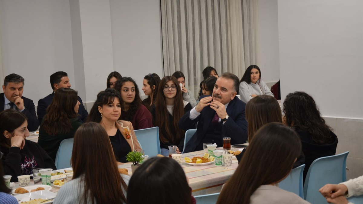 Kaymakam Odabaş, Öğrencilerle İftar Yemeğinde Bir Araya Geldi