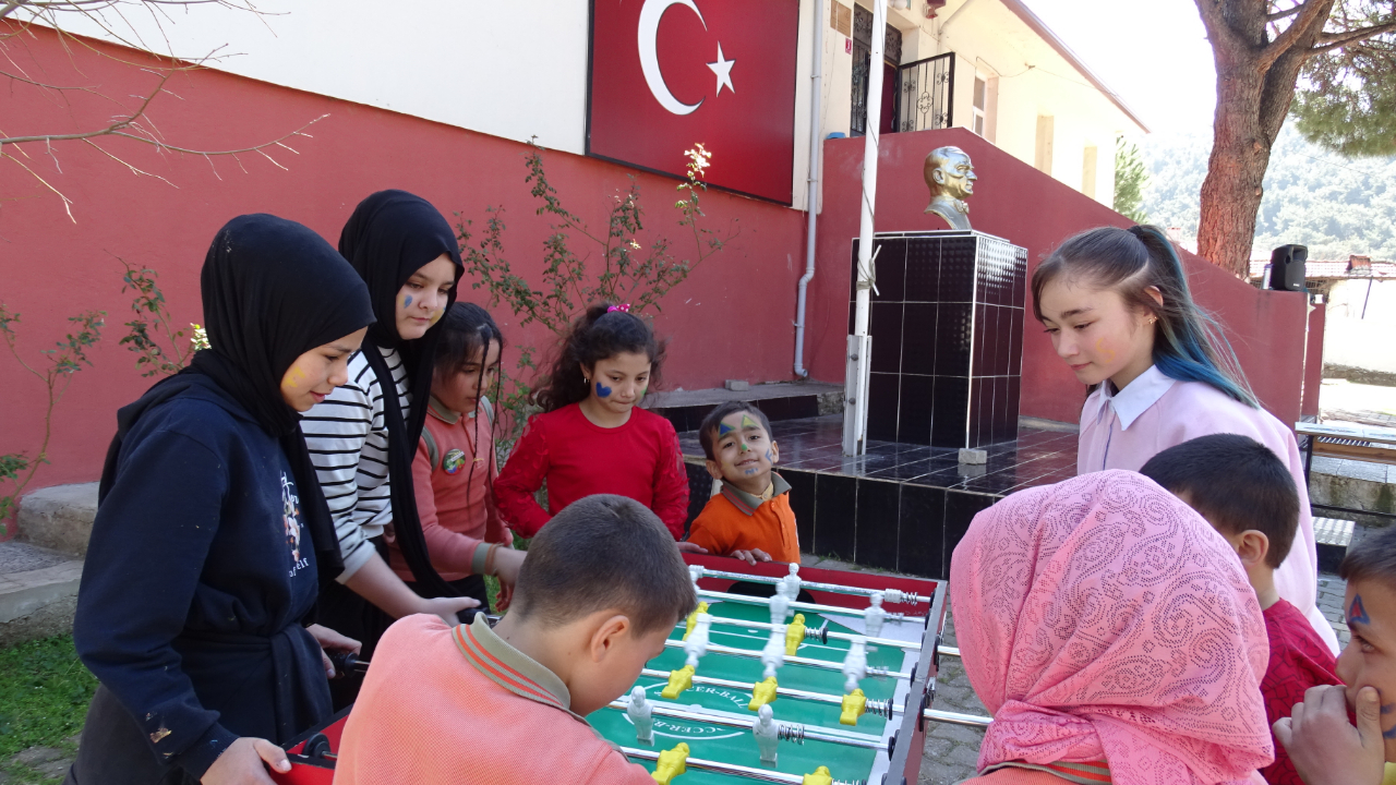 Balıkesir Üniversitesi Kütüphane Topluluğu'ndan kırsal eğitime destek