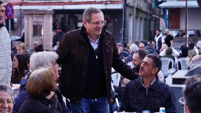 Ayvalık’ta Belediyenin Verdiği İftara Binlerce Kişi Katıldı