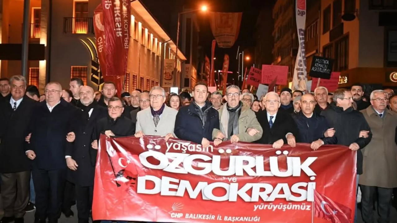 Balıkesir demokrasi için yürüdü