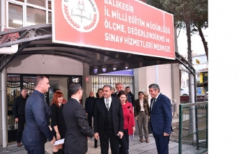 Vali Hasan Şıldak'tan Ölçme Değerlendirme ve Sınav Hizmetleri Merkezine Ziyaret 