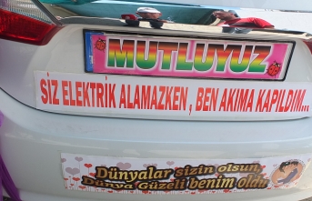 Burhaniye’de gelin arabasının ardındaki yazı gülümsetti