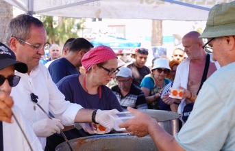 Dört bin kişiye aşure dağıtıldı