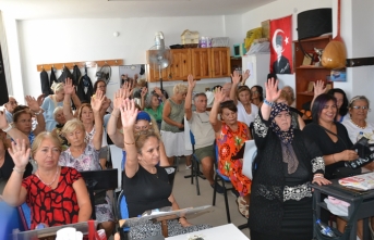 Ayvalık-Küçükköy Halk Müziği Derneği'nde Başkan Baltacı'ya güvenoyu