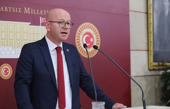 CHP Balıkesir Milletvekili Serkan Sarı Erdek Adliyesi'nin içler acısı durumunu sergiledi