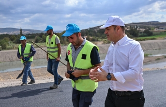 Başkan Akın, sıcak asfalt serim çalışmalarını yerinde inceledi