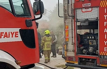 Bandırma'da yangın mahalleyi duman altında bıraktı