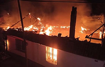 Balıkesir Altıeylül'de çıkan yangında mahalle ateş içinde kaldı