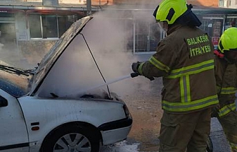 Bandırma’da hareket halindeki otomobil alev aldı