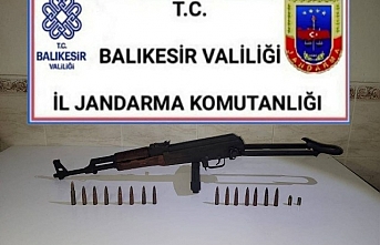 Jandarma operasyonunda kaleşnikof ele geçirildi! 31 şüpheli yakalandı