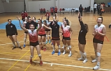 Voleybolda Kırmızı Şimşek fırtınası sürüyor