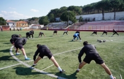 Başkan Ergin, Ayvalıkgücü Belediyespor’un antrenmanı öncesi futbolcuları ziyaret etti BALIKESİR