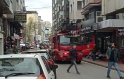 Böyle yangın görülmedi   Korkutan duman 6 katlı iş merkezini boşalttırdı, onlarca iş çalışanı zor anlar yaşadı   EDREMİT