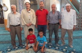 Burhaniye’de Çifte Minareli Cami imece ile pırıl...