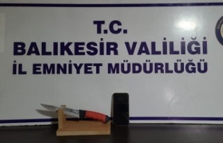 Edremit’te taksiciyi dövdüler, telefonu alıp...