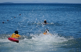 Balıkesir Büyükşehir'in plajlarına tatilcilerden...