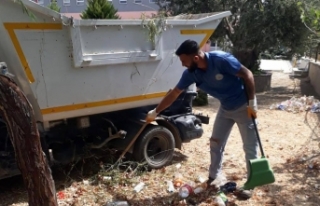 Edremit Belediyesi okul bahçelerini temizliyor