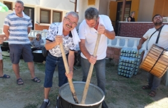 Burhaniye'de davullu klarnetli keşkek dövme geleneği devam ediyor