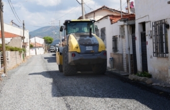 Burhaniye’de yol çalışmaları yaz boyunca hız kesmedi