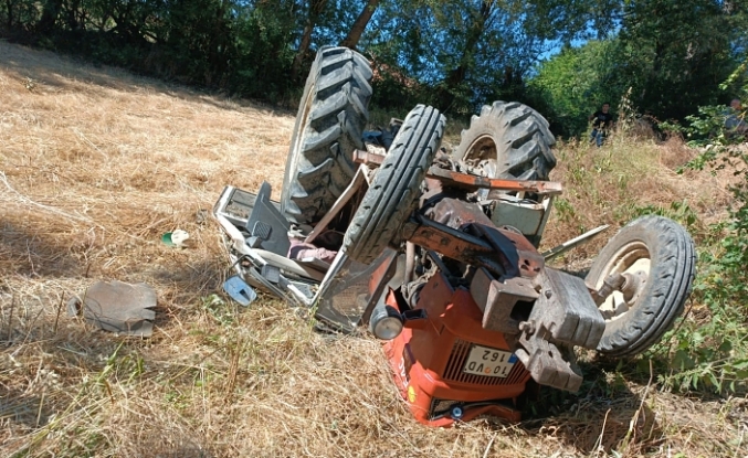 Traktör devrildi, sürücü altında kaldı