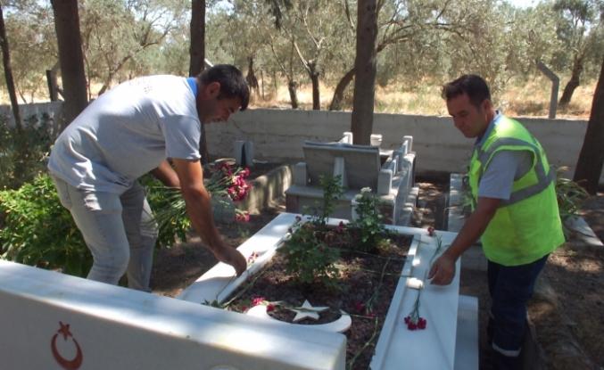 Burhaniye'de 15 Temmuz Şehidi Mustafa Serin mezarı başında anıldı