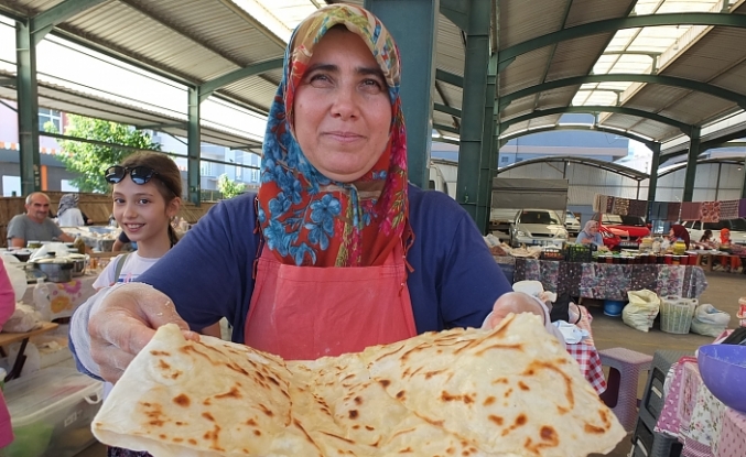 Bigadiç'te Hanımeli Pazarı kadınları iş sahibi yaptı