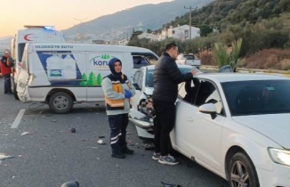 Edremit’te yılın son zincirleme kazasında 5 kişi yaralandı BALIKESİR GÜNDEM